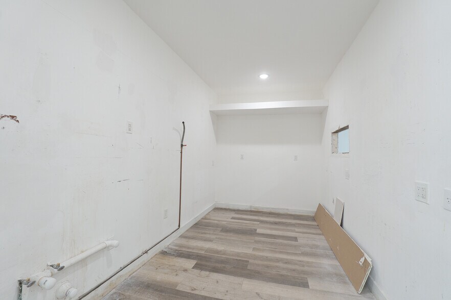 More Photos Of 7313 SW 59th Ct, South Miami Storefront Retail Office For Lease