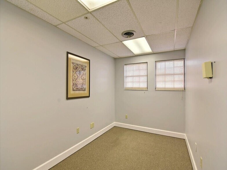 More Photos Of 800 20th Pl, Vero Beach Medical For Lease