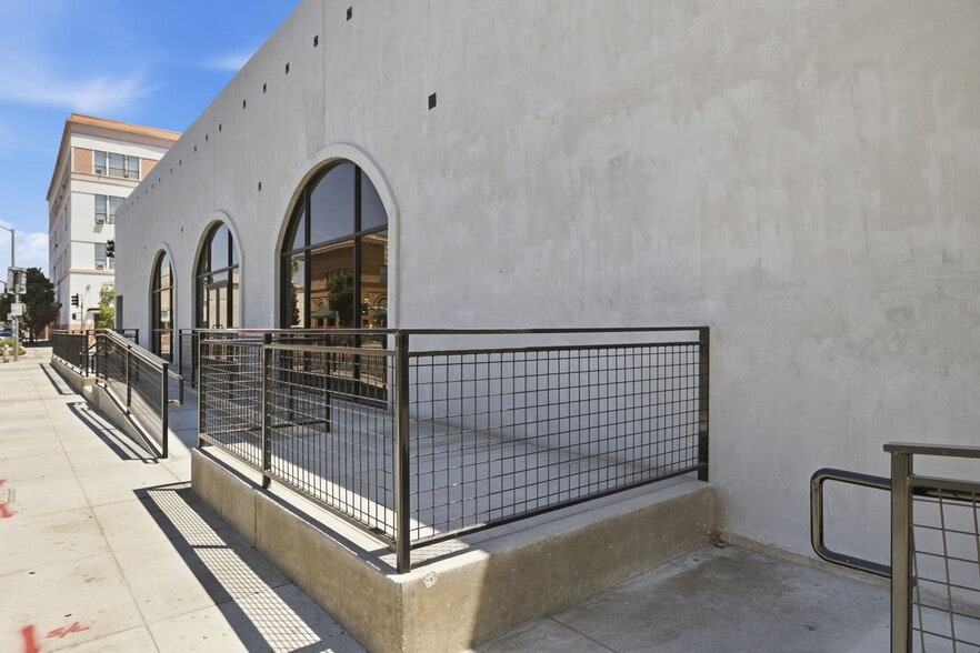 More Photos Of 1623-1633 19th St, Bakersfield Freestanding For Lease