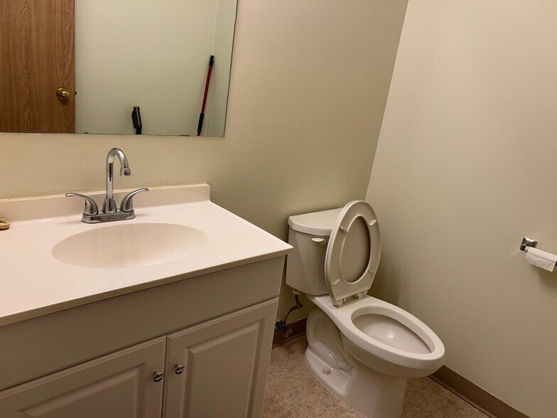 More Photos Of 8988 Fraserton Ct, Burnaby Warehouse For Sale