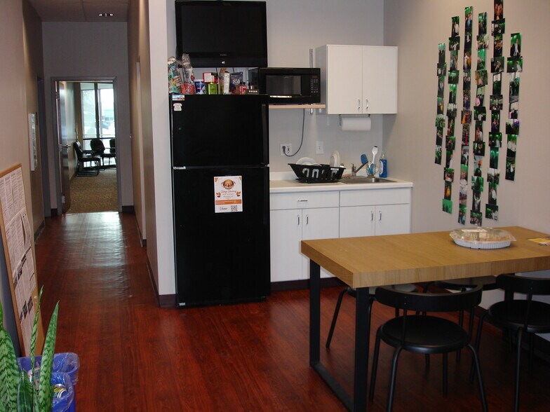 More Photos Of 2700 National Dr, Onalaska Office For Lease