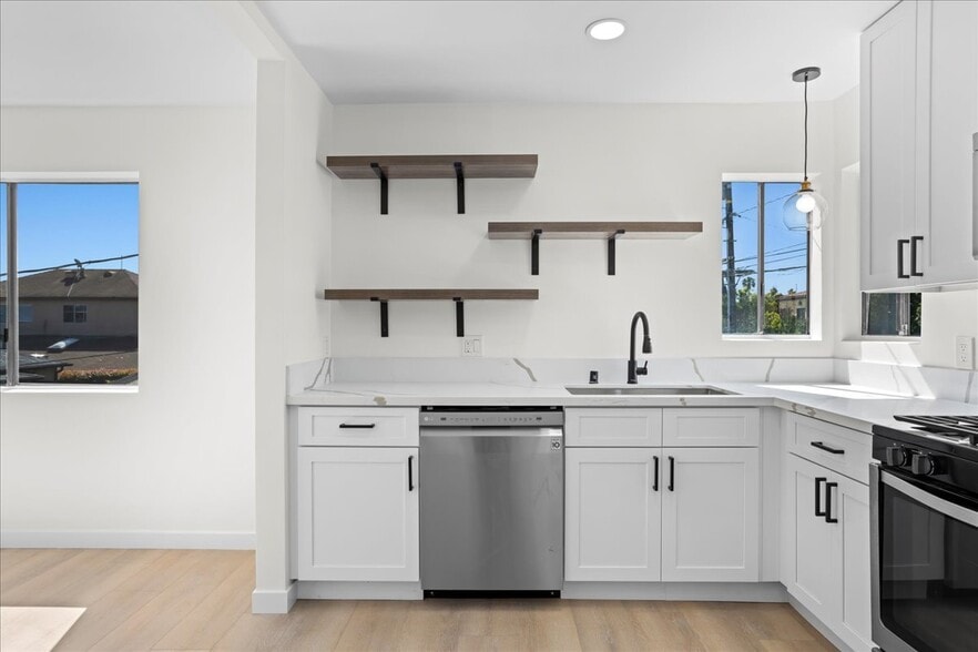 More Photos Of 2218 24th St, Santa Monica Apartments For Sale