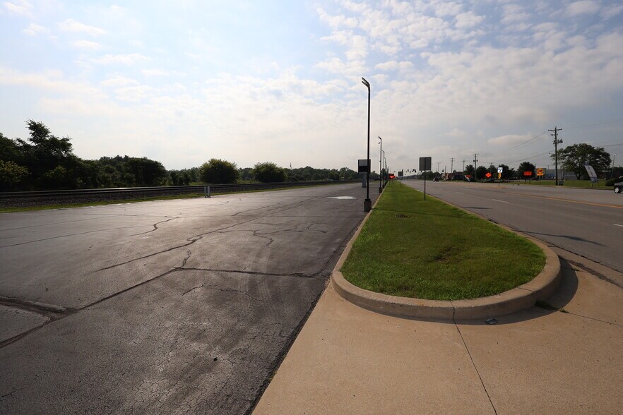 More Photos Of 23119 US Highway 33, Elkhart Storefront For Lease