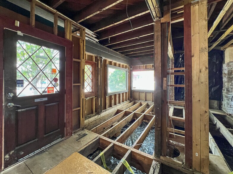 More Photos Of 1 Swan St, Asheville Freestanding For Sale