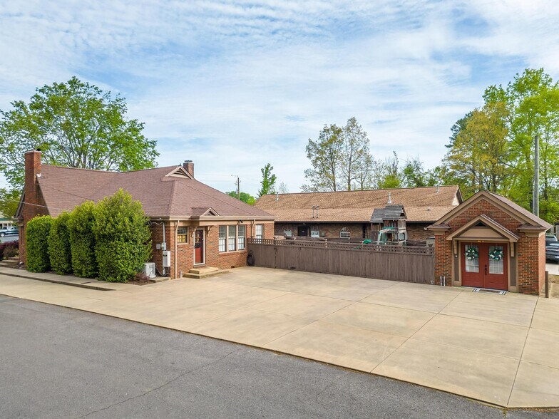 More Photos Of 2120 N Ocoee St, Cleveland Apartments For Sale