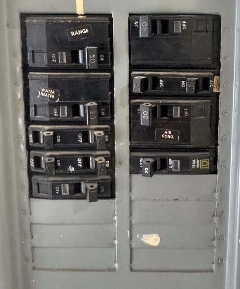 More Photos Of 2015 S Tuttle Ave, Sarasota Medical For Sale