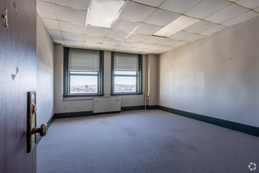 More Photos Of 401 11th St, Huntington Unknown For Sale