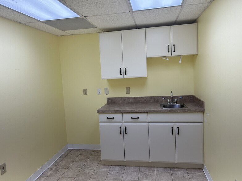 More Photos Of 200 Mission Rd, Palatka Medical For Sale