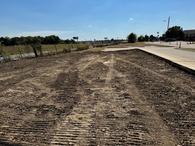 More Photos Of 3300 Glenshire dr, Balch Springs Freestanding For Sale