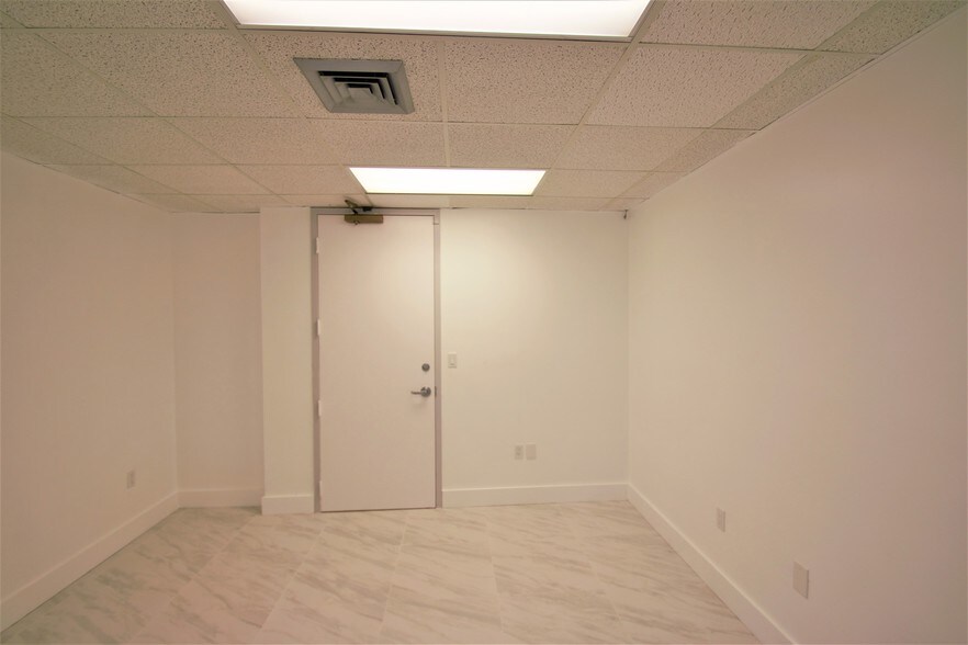 More Photos Of 2701 W Oakland Park Blvd, Oakland Park Office For Sale