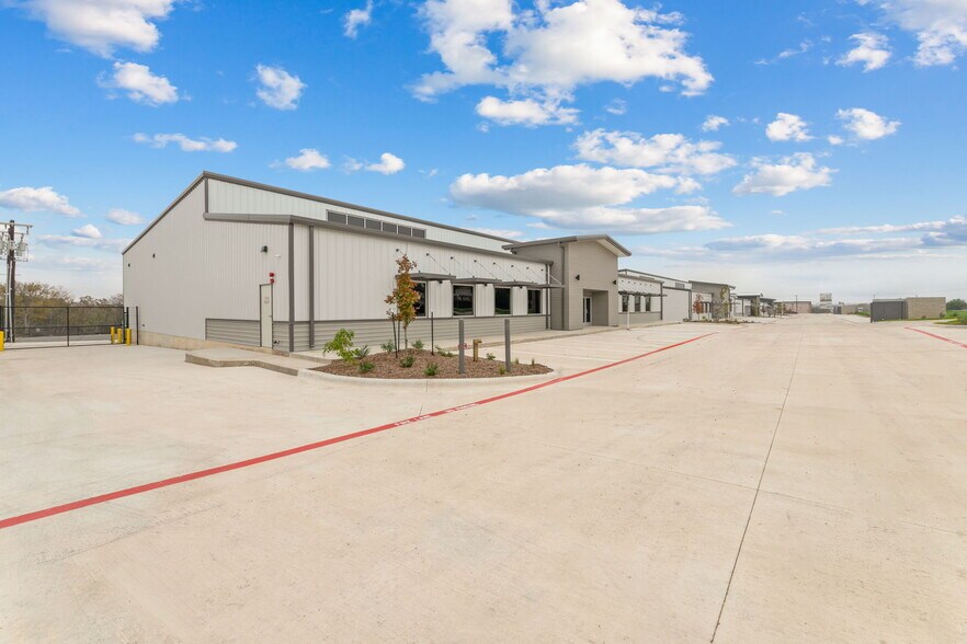 More Photos Of 10042 FM 1976, Universal City Unknown For Lease