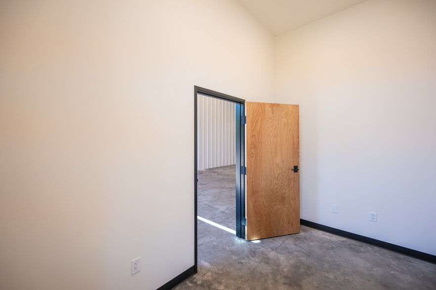 More Photos Of 10980 Crestwood, 10980 Industrial Way, Truckee Light Manufacturing For Lease