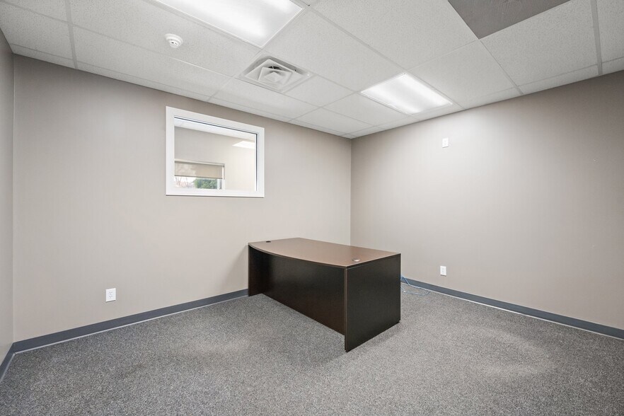 More Photos Of 802 Wabash Ave, Chesterton Office For Lease