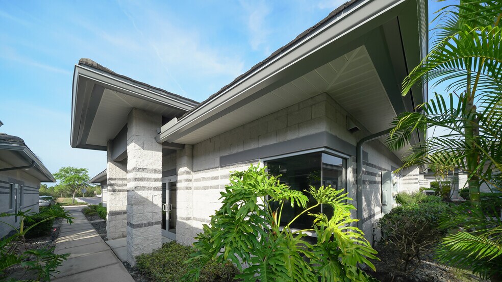 More Photos Of 7316-7320 Delainey Ct E, Sarasota Office Residential For Sale