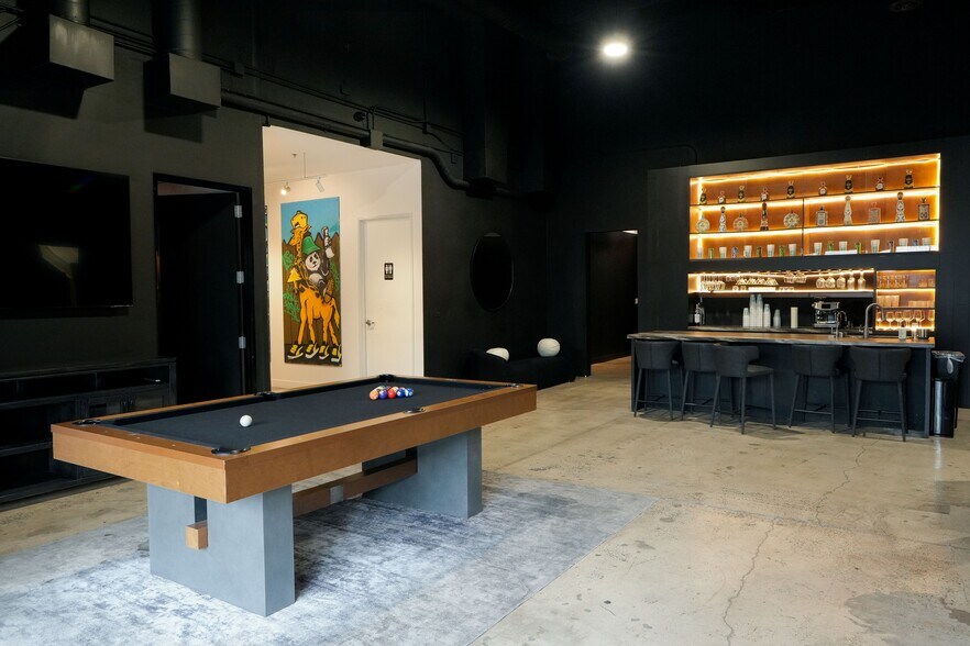 More Photos Of 7 Studebaker, Irvine Light Distribution For Lease