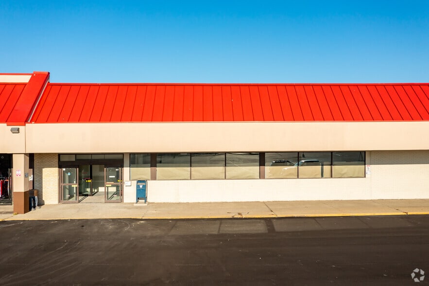 More Photos Of 4813-4945 Clio Rd, Flint Unknown For Lease