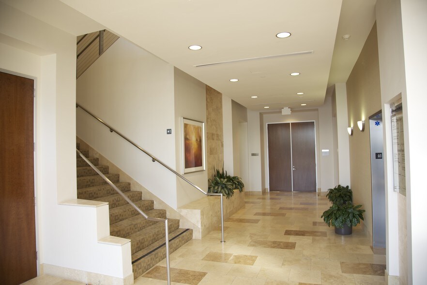 More Photos Of 12791 Newport Ave, Tustin Medical For Lease