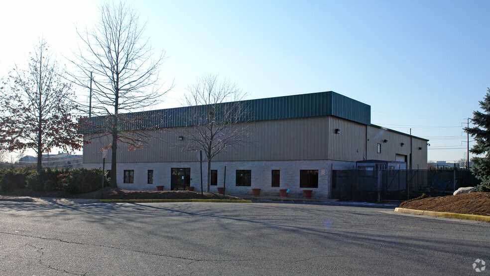 More Photos Of 14601 Flint Lee Rd, Chantilly Warehouse For Lease