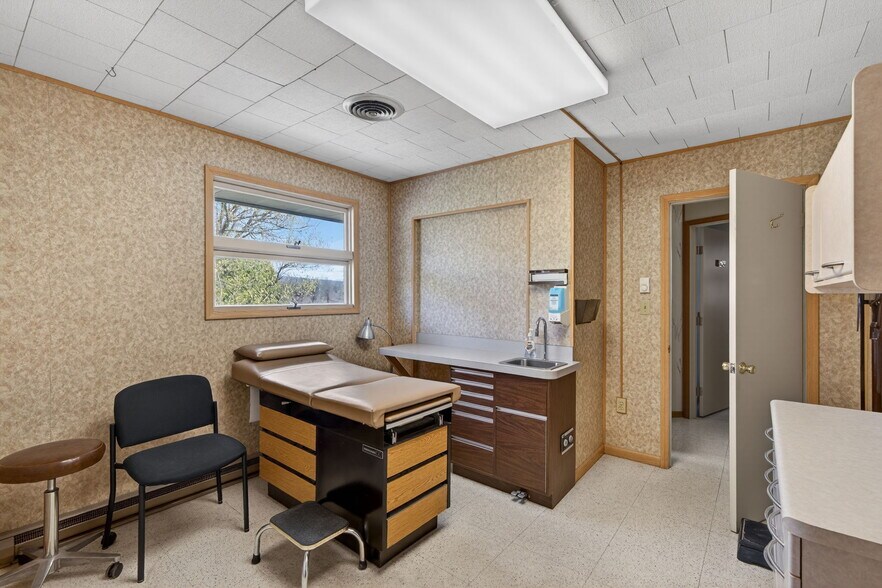 More Photos Of 6534 Sullivan Trl, Wind Gap Office For Sale