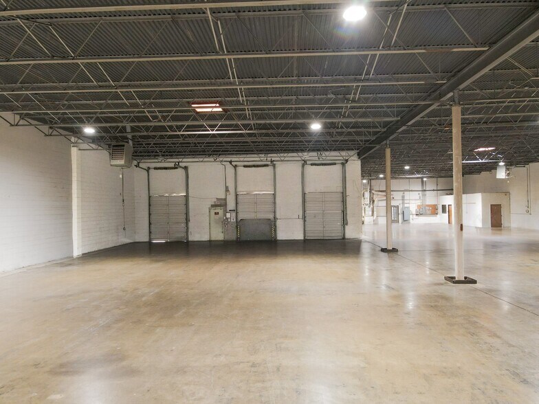 More Photos Of 1241-1243 Majesty Dr, Dallas Warehouse For Lease