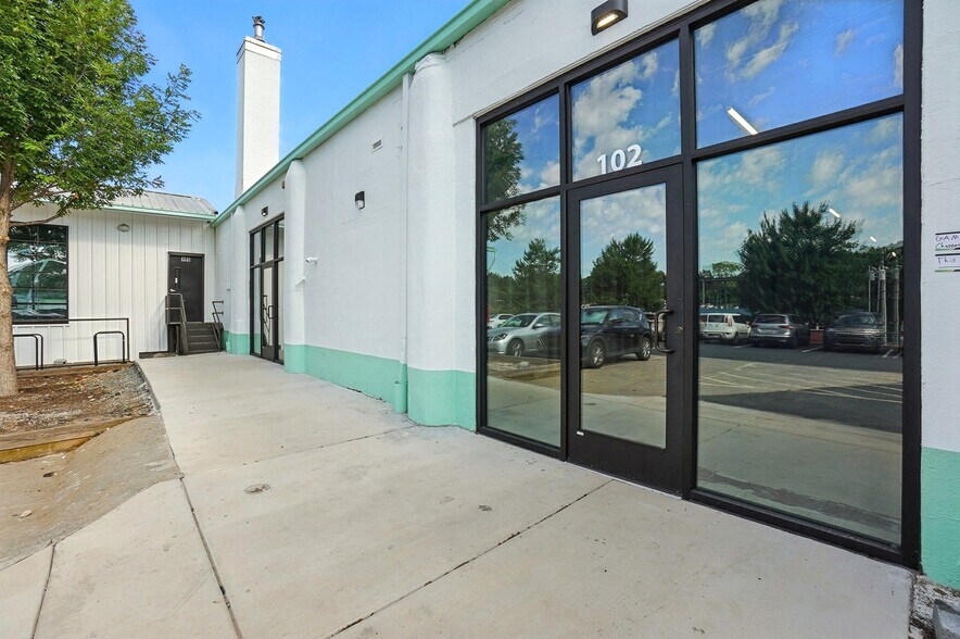 More Photos Of 933 Louise Ave, Charlotte Storefront For Lease
