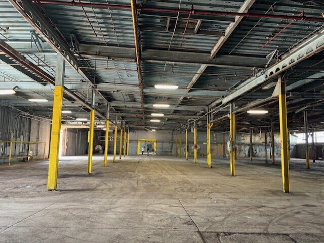 More Photos Of 1088 Ivanhoe Rd, Cleveland Warehouse For Lease