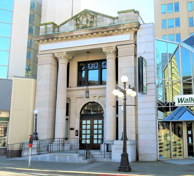 More Photos Of 737 Fort St, Victoria Office For Sale
