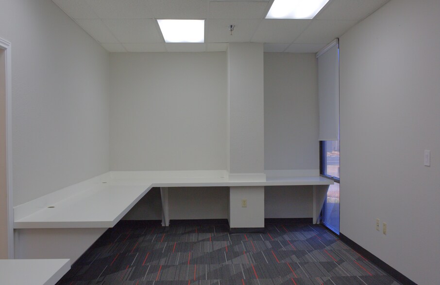 More Photos Of 2004 Lamar Dr, Round Rock Warehouse For Lease