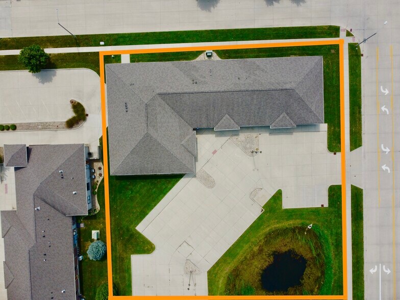 More Photos Of 1602 Tullamore Ave, Bloomington Office For Sale