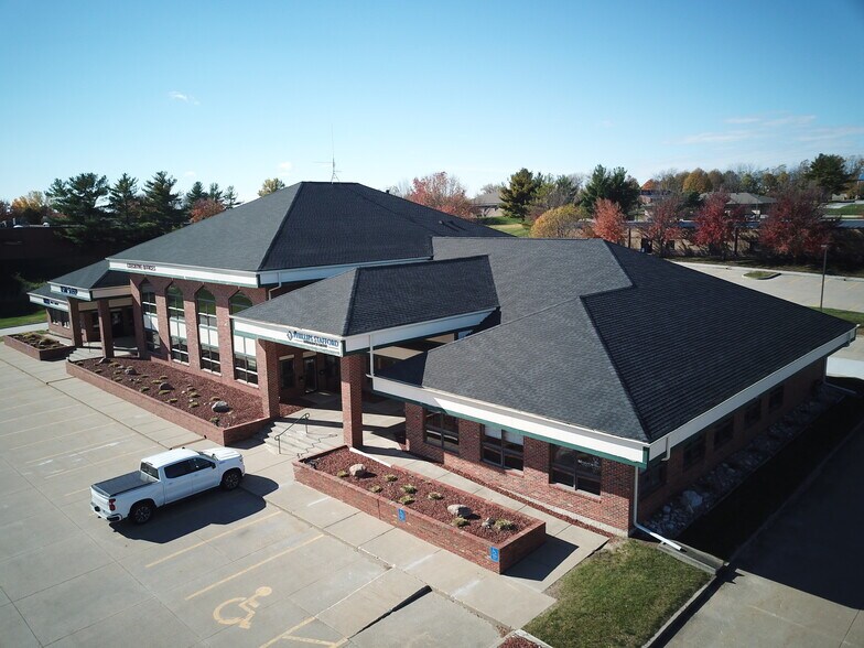 More Photos Of 2828-2844 104th St, Urbandale Office For Sale