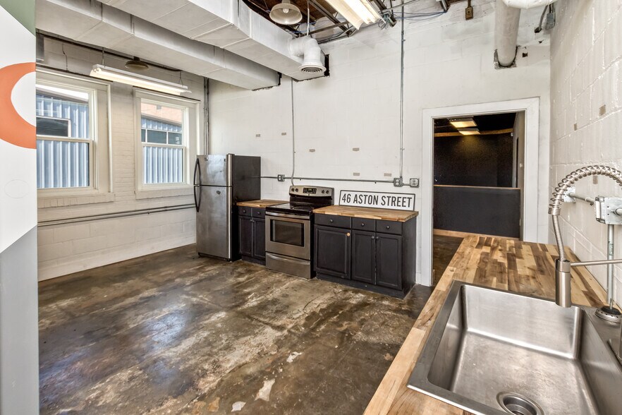 More Photos Of 46 Aston St, Asheville Light Manufacturing For Lease
