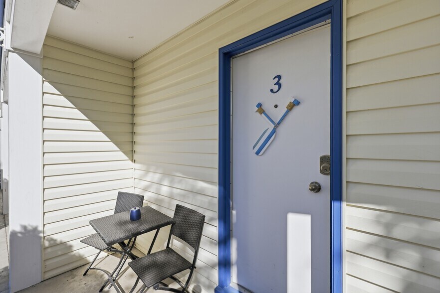 More Photos Of 7001 Savona Access Rd, Thompson-Nicola Hotel For Sale