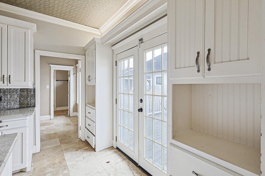 More Photos Of 111 S Pine St, Roanoke General Retail For Sale