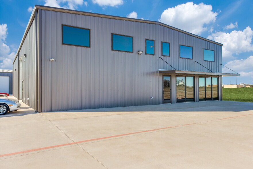 More Photos Of 1115 Jc Ln, Pilot Point Warehouse For Lease