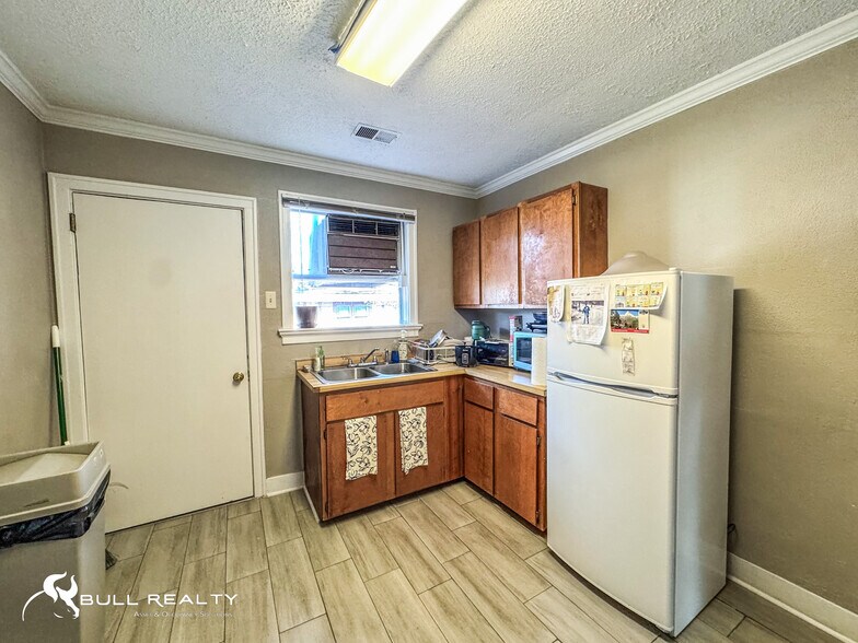 More Photos Of 1126 Ponce De Leon Ave, Atlanta Office For Sale