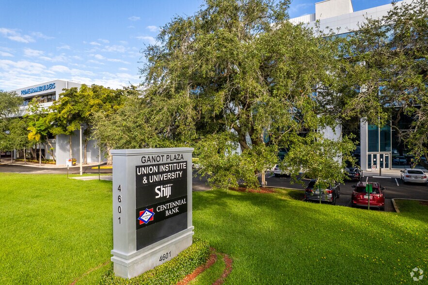 More Photos Of 4601 Sheridan St, Hollywood Office For Lease