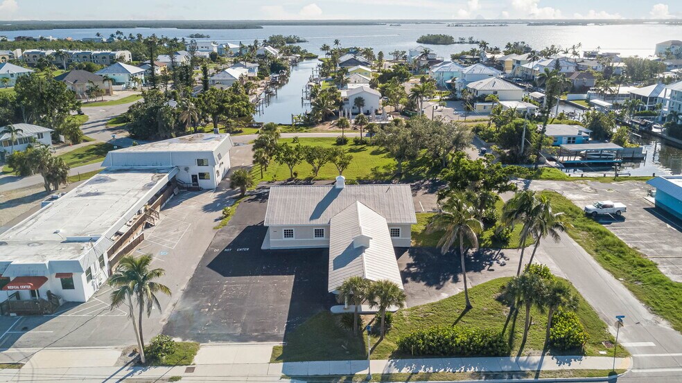 More Photos Of 6061 Estero Blvd, Fort Myers Bank For Sale