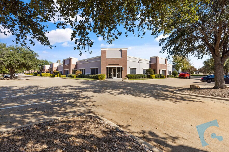 More Photos Of 545 S Nolen Dr, Southlake Showroom For Lease