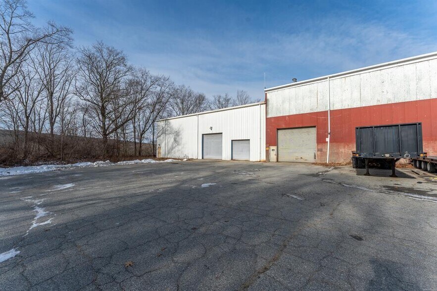 More Photos Of 30 Harris St, Putnam Warehouse For Sale