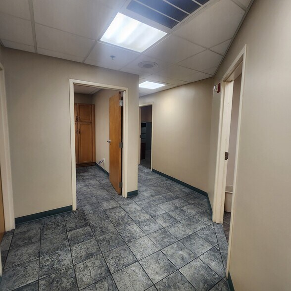More Photos Of 47 Slade St, Fall River Showroom For Lease