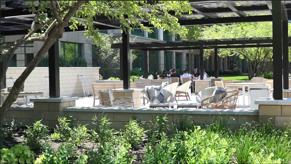 More Photos Of 10 N Martingale Rd, Schaumburg Coworking Space