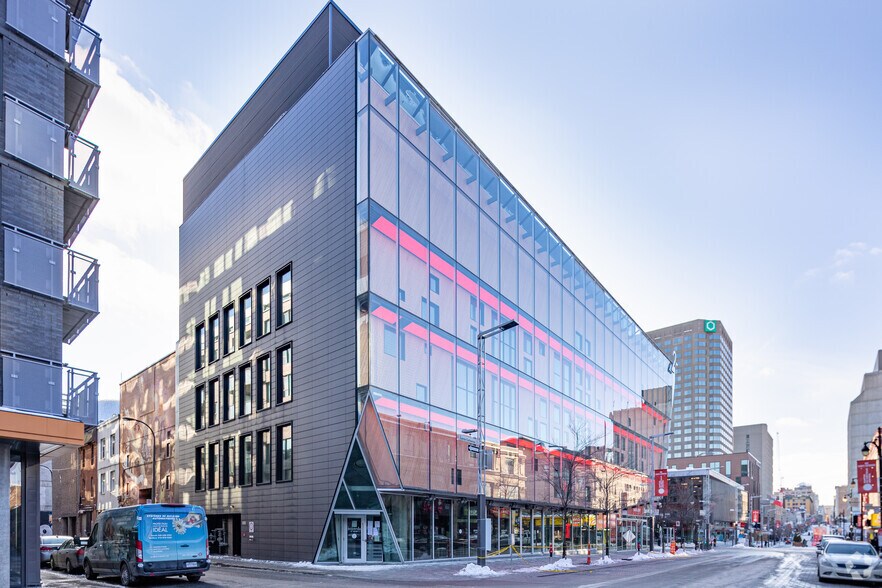 More Photos Of 22 Rue Ste-Catherine E, Montréal Office For Sale