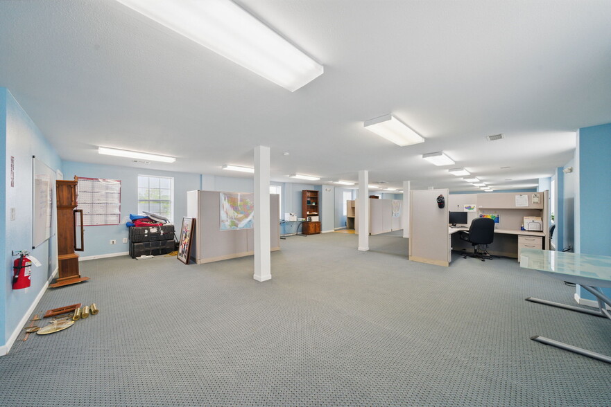 More Photos Of 421 Jones Rd, Highlands Warehouse For Lease