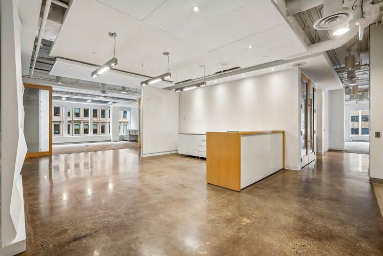 More Photos Of 60 Bloor St W, Toronto Office For Lease