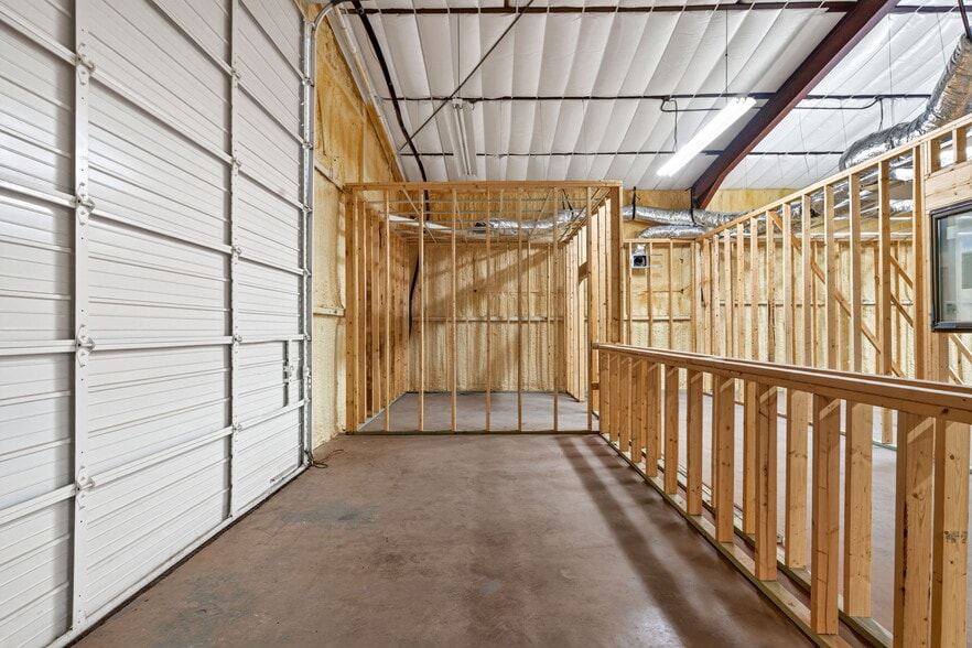 More Photos Of 4721 McCullough Ave, Olmos Park Warehouse For Lease