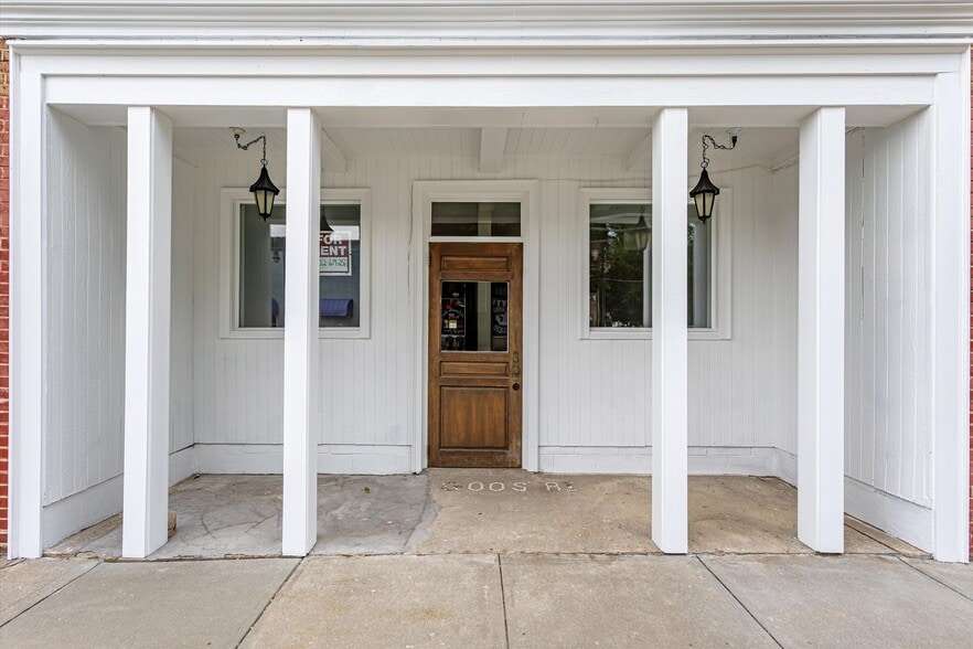 More Photos Of 621-623 S Main St, Council Bluffs Storefront Retail Residential For Lease