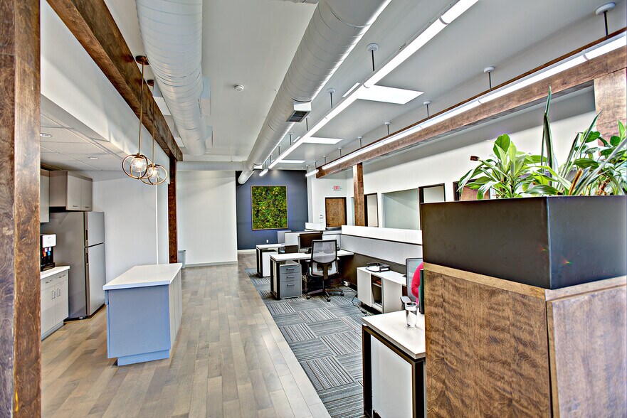 More Photos Of 0110 SW Bancroft St, Portland Office For Lease