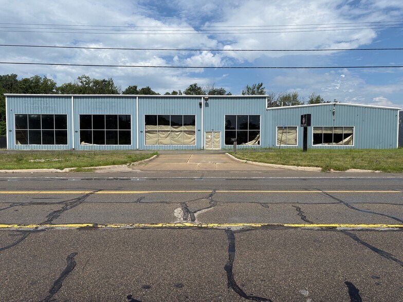 Primary Photo Of 5522 W Jefferson Ave, Trenton Showroom For Lease