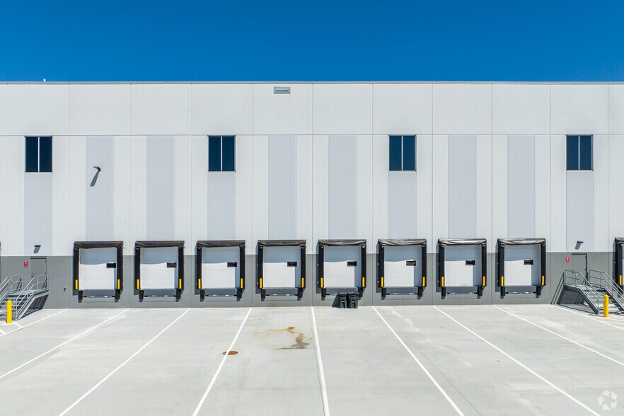 More Photos Of 3060 S 61st St, Philadelphia Distribution For Lease