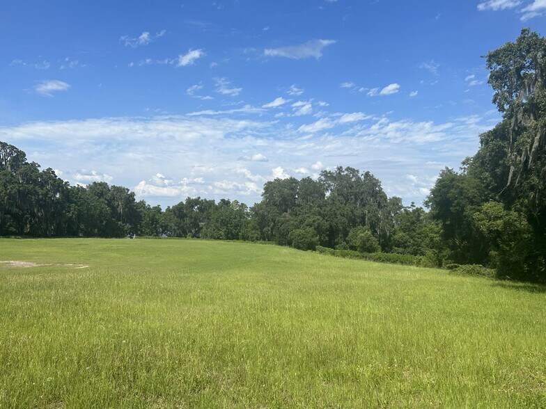 More Photos Of 101 S Prospect St, Crescent City Flex For Sale